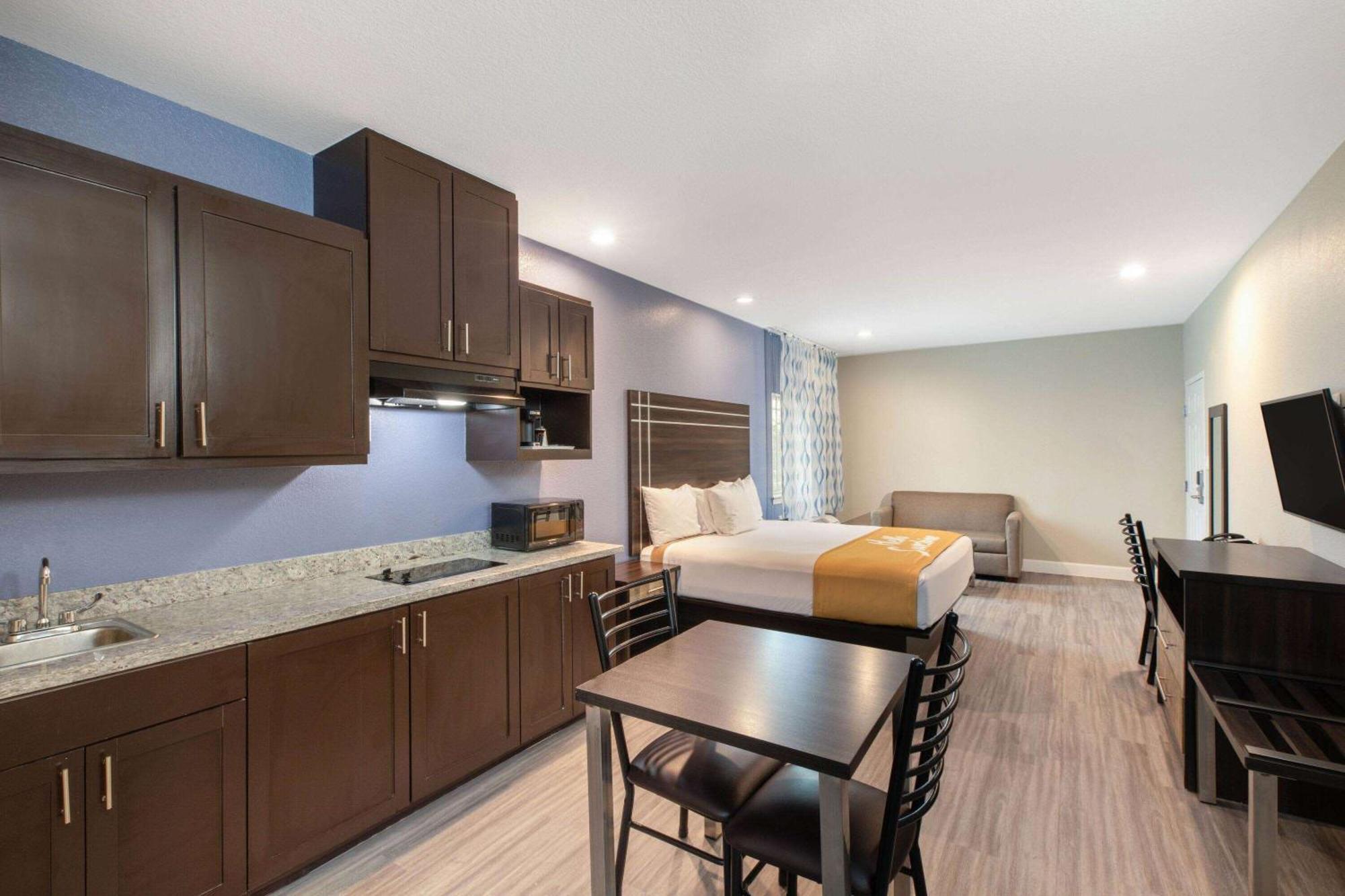 Days Inn & Suites By Wyndham La Porte Esterno foto