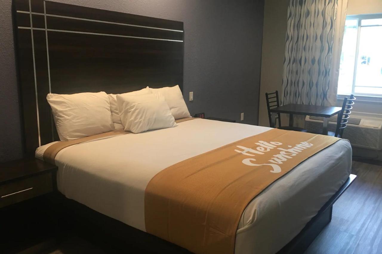 Days Inn & Suites By Wyndham La Porte Esterno foto